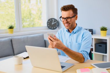 Faturaları ödeyen adam