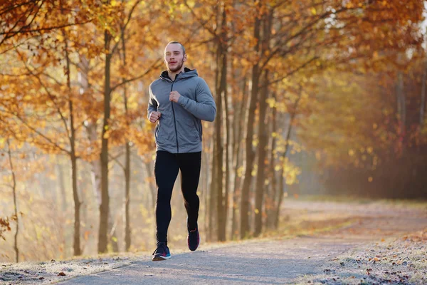 Correre durante le fredde giornate invernali — Foto Stock