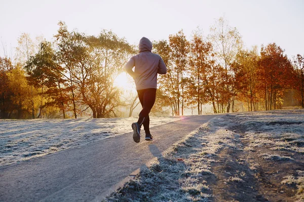 Giovane che corre — Foto Stock