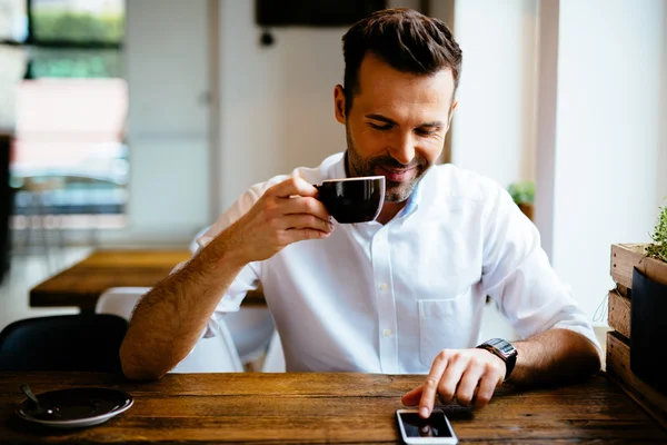 Man browsing internet o — Stock Photo, Image