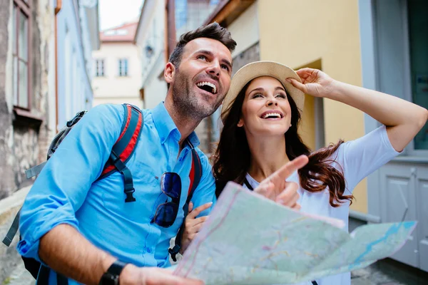 Couple on a sightseeing tour — Stock Photo, Image