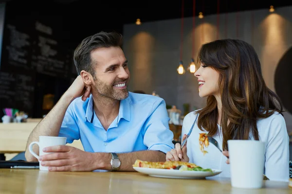 Couple in cafe talking — Stock Photo, Image