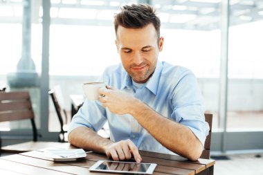 Adam Internet tablet üzerinde tarama