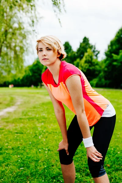 Donna che si prepara per la corsa — Foto Stock