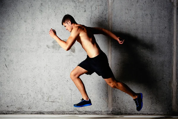 Running muscular sportsman — Stock Photo, Image