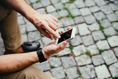 adama mesaj onun cep telefonu