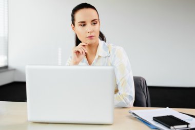 İnsan kaynakları uzmanı işler yoğun