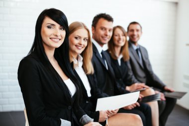 bir grup mutlu iş adamı