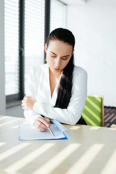 Especialista en contratación que se prepara para entrevista de trabajo — Foto de Stock