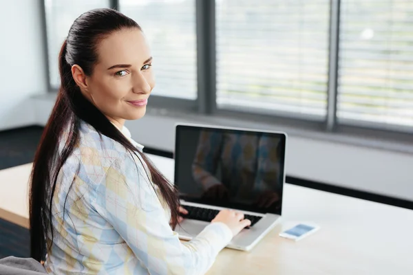 HR specialist working at the desk — Stock Photo, Image