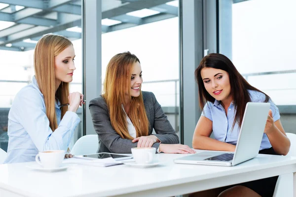 Diskussion über weibliche Führungskräfte — Stockfoto