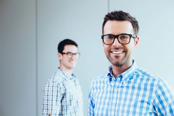 Student op zoek op camera — Stockfoto