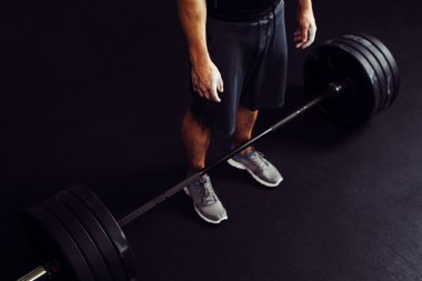 atlet deadlift jimnastik salonu iş önce