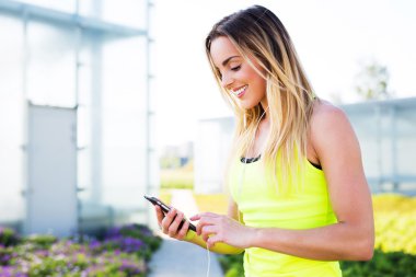 Genç güzel kadın atlet