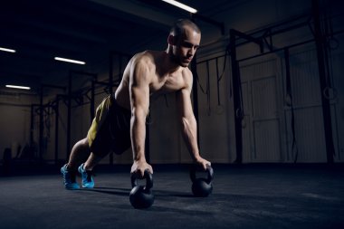Atlet yapımı push up