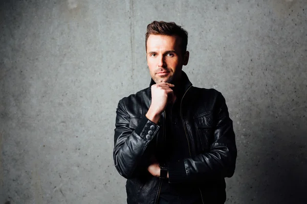 Handsome man in leather jacket — Stock Photo, Image