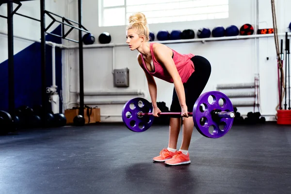 Exercice droit de Deadlift de jambe — Photo