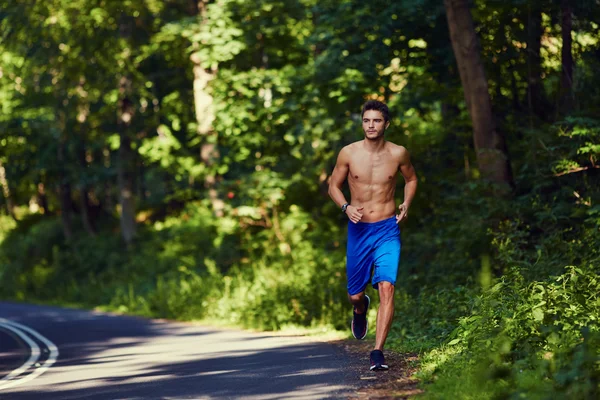 Joven corriendo — Foto de Stock