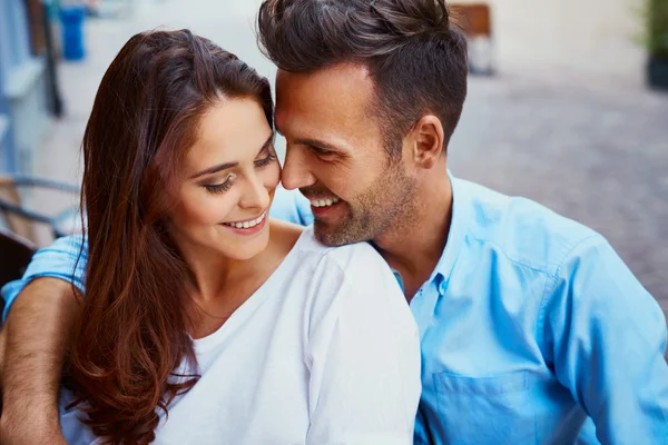 Happy couple hugging — Stock Photo, Image