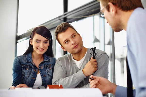 Couple choosing home project with architect — Stock Photo, Image