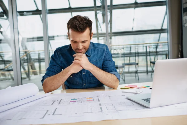 Arkitekt på office — Stockfoto