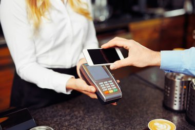 adam telefonu ile ödeme işlemi yapma