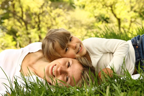 Mom and her little daughter — Stock Photo, Image