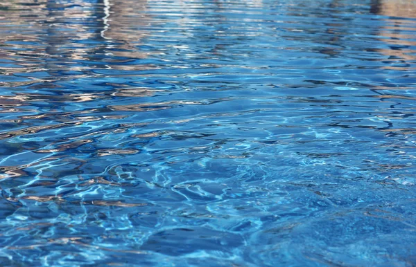 Água azul na piscina — Fotografia de Stock