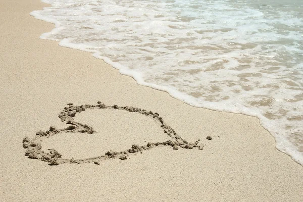 Heart trace on the seashore — Stock Photo, Image