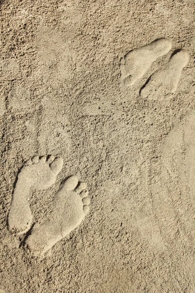 Pegadas na praia de areia — Fotografia de Stock