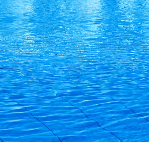 Acqua blu in piscina — Foto Stock