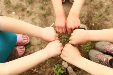 grup çocuk elleri