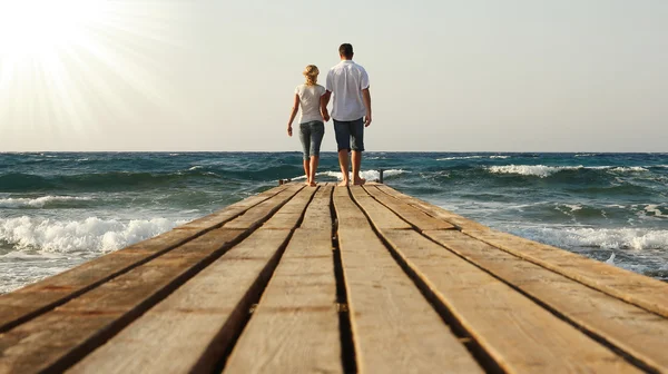 A tenger partján pár — Stock Fotó