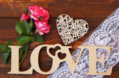 kelime aşk ve Güllü kalp 