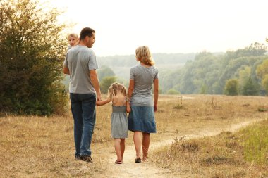 Aile birlikte yürüme 