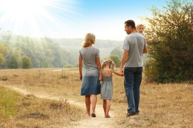 Aile birlikte yürüme 
