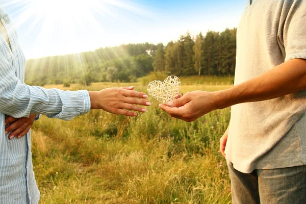 Paar handen liefde — Stockfoto