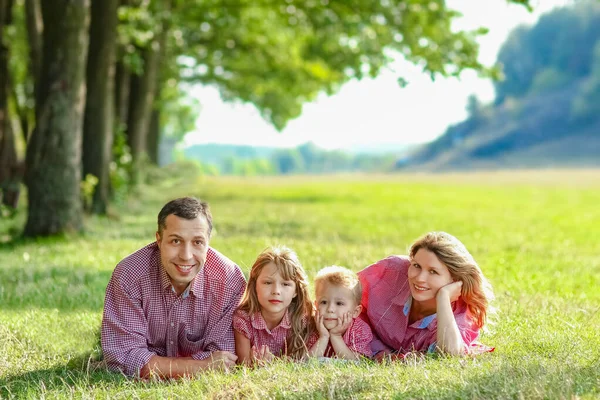Happy Family Nature — Stock Photo, Image