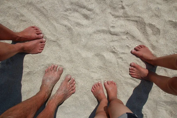 Pieds Sur Sable Des Familles Heureuses Bord Mer Voyage Nature — Photo