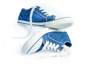 Beyaz arka planda spor için güzel şık ayakkabılar.