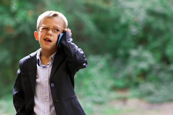 Chlapecký Rozhovor Telefonu — Stock fotografie