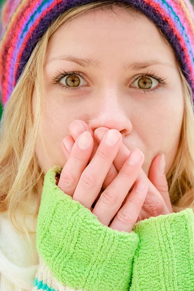 Felice Ragazza Sulla Natura Ritratto Inverno Nel Parco — Foto Stock