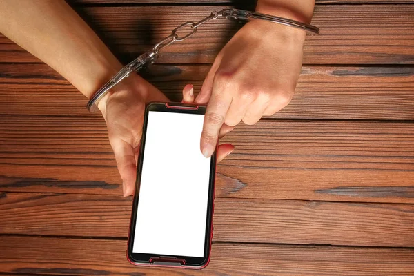 Teléfono Con Manos Adicción Sobre Fondo Madera — Foto de Stock