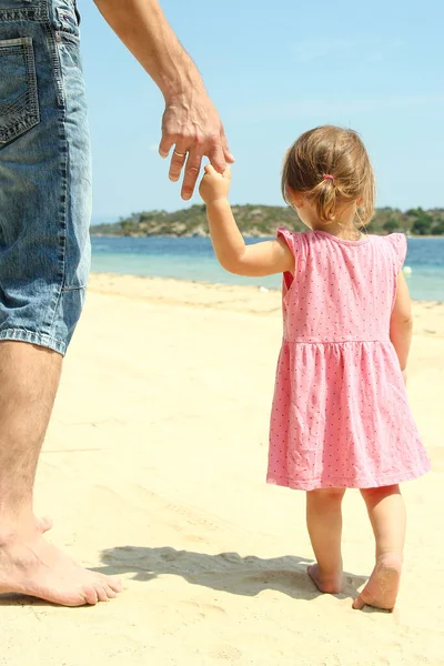 Parent Holds Hand Small Child Sea — Stock Photo, Image