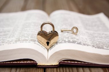 İncil ve mutlu sevgililer günü aşkları