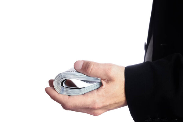 Деловой человек держит деньги на белом фоне