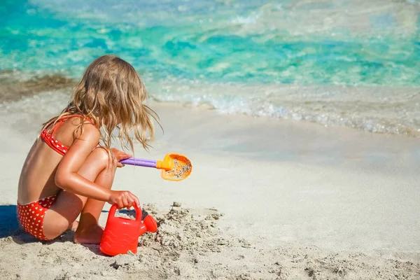 Glückliches Kind Das Draußen Meer Spielt — Stockfoto