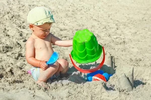 Bambino Felice Che Gioca Riva Mare All Aperto — Foto Stock