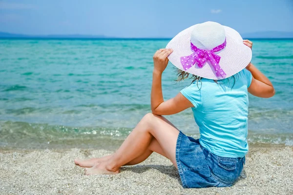 Gelukkig Meisje Zee Griekenland Zand Natuur — Stockfoto