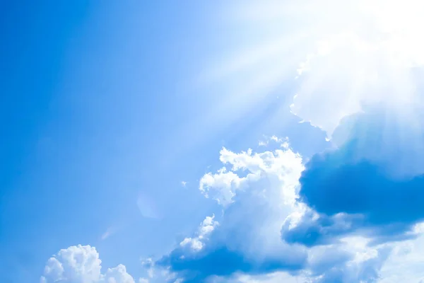 Blauwe Lucht Witte Wolken Natuur Zomer Weer Achtergrond — Stockfoto